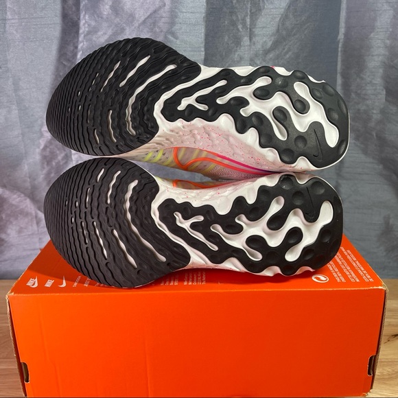 NEW Nike React Infinity Run Flyknit 2 White Neon Running Shoes Women's 5.5 - Picture 3 of 7